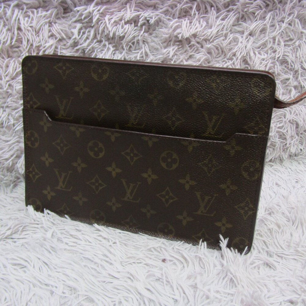 $3 START AUTH $1800 SL1001 AUTH LOUIS VUITTON HOMME LV MONOGRAM CLUTCH